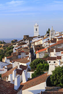 Blick auf das mittelalterliche befestigte Dorf Monsaraz, Alentejo, Portugal, Europa - RHPLF04669