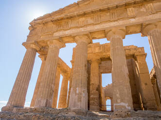 Tempel der Konkordie, griechische Ruinen von Agrigent, UNESCO-Weltkulturerbe, Sizilien, Italien, Europa - RHPLF04716