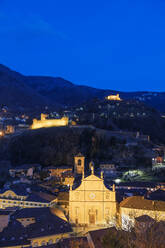 Castelgrande und La Collegiata Kirche von St. Peter und Stephan, UNESCO Weltkulturerbe, Bellinzona, Tessin, Schweiz, Europa - RHPLF04734