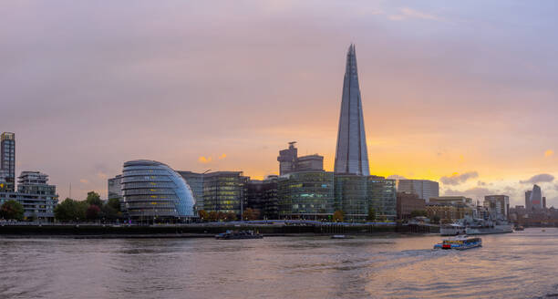 The Shard und City Hall an der Themse, Southwark, London, England, Vereinigtes Königreich, Europa - RHPLF04772