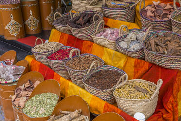 Spice Market, Souk, Mellah (Old Jewish Quarter), Marrakesh (Marrakech), Morocco, North Africa, Africa - RHPLF04786