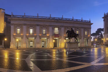 Piazza del Campidoglio, Kapitolinische Museen, Palazzo Nuovo, Reiterstandbild des Marcus Aurelius, Rom, Latium, Italien, Europa - RHPLF04810