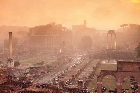 Roman Forum (Foro Romano) at sunrise, UNESCO World Heritage Site, Rome, Lazio, Italy, Europe - RHPLF04812