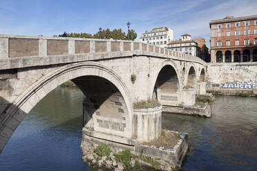 Ponte Garibaldi-Brücke über den Tiber, Rom, Latium, Italien, Europa - RHPLF04814
