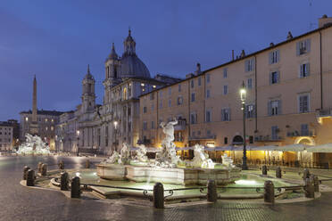 Brunnen Fontana dei Quattro Fiumi, Brunnen Fontana del Moro, Kirche Sant'Agnese in Agone, Piazza Navona, Rom, Latium, Italien, Europa - RHPLF04822