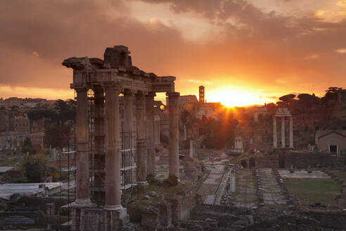 Roman Forum (Foro Romano), Temple of Saturn and Colosseum, UNESCO World Heritage Site, Rome, Lazio, Italy, Europe - RHPLF04823