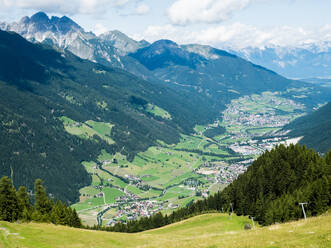 Gebirgstal in den Alpen, Stubai, Tirol, Österreich, Europa - RHPLF04889