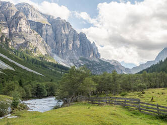 Bergszene in den Alpen des Pinnistals, Stubai, Tirol, Österreich, Europa - RHPLF04890