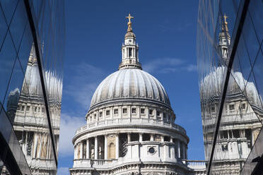 Reflektionen der St. Paul's Cathedral, London, England, Vereinigtes Königreich, Europa - RHPLF04917