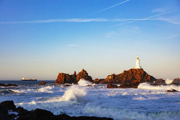 Leuchtturm Corbiere Point, Jersey, Kanalinseln, Vereinigtes Königreich, Europa - RHPLF04944