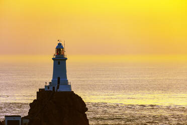 Leuchtturm Corbiere Point, Jersey, Kanalinseln, Vereinigtes Königreich, Europa - RHPLF04946