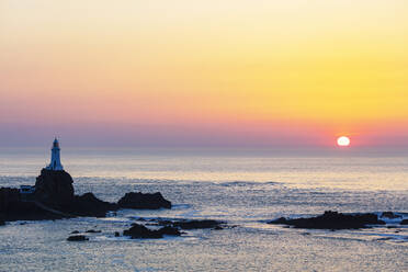 Corbiere Point Leuchtturm, Sonnenuntergang, Jersey, Kanalinseln, Vereinigtes Königreich, Europa - RHPLF04947