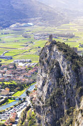 Burg von Arco vom Berg Colodri, Arco di Trento, Provinz Trient, Trentino-Südtirol, Italien, Europa - RHPLF05061
