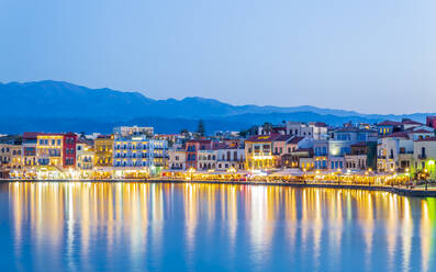 Der venezianische Hafen in der Abenddämmerung, Chania, Kreta, Griechische Inseln, Griechenland, Europa - RHPLF05067