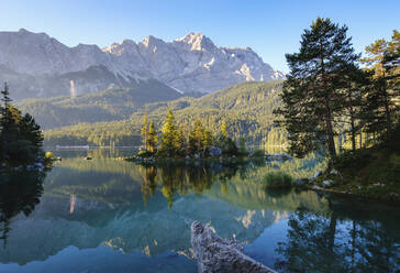 Scenic view of Eibsee lake Braxen island and Zugspitze in background, Werdenfelser Land, Upper Bavaria, Bavaria, Germany - SIEF08938