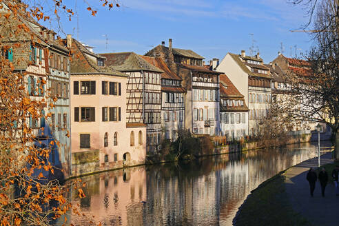 Fluss Ill und Quai de la Bruche, Altstadt Petite France, UNESCO-Weltkulturerbe, Straßburg, Elsass, Frankreich, Europa - RHPLF05088