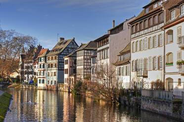 Fluss Ill und Quai de la Bruche, Altstadt Petite France, UNESCO-Weltkulturerbe, Straßburg, Elsass, Frankreich, Europa - RHPLF05089