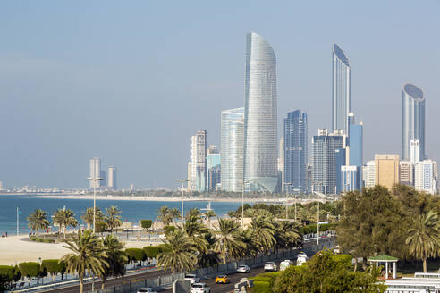 Moderne Stadtsilhouette, Abu Dhabi, Vereinigte Arabische Emirate, Naher Osten - RHPLF05125