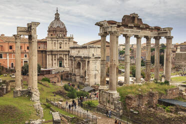 Roman Forum ruins, elevated view from Campidoglio, Historic Centre, Rome, UNESCO World Heritage Site, Lazio, Italy, Europe - RHPLF05148