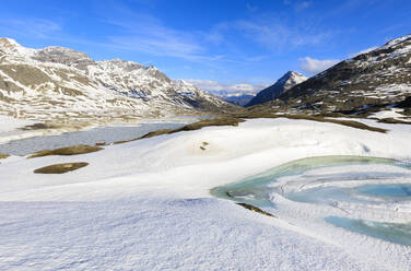 Frühlingstauwetter am Berninapass, St. Moritz, Oberengadin, Kanton Graubünden, Schweiz, Europa - RHPLF05162