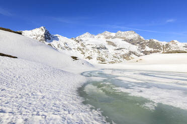 Frühlingstauwetter am Berninapass, St. Moritz, Oberengadin, Kanton Graubünden, Schweiz, Europa - RHPLF05164