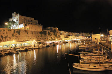 Ciutadella bei Nacht, Menorca, Balearische Inseln, Spanien, Mittelmeer, Europa - RHPLF05240