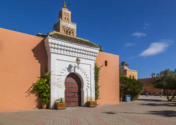 Blick auf das Minarett der Koutoubia-Moschee, UNESCO-Weltkulturerbe, Marrakesch, Marokko, Nordafrika, Afrika - RHPLF05250