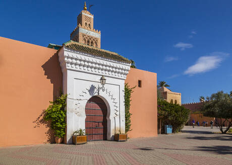Blick auf das Minarett der Koutoubia-Moschee, UNESCO-Weltkulturerbe, Marrakesch, Marokko, Nordafrika, Afrika - RHPLF05250