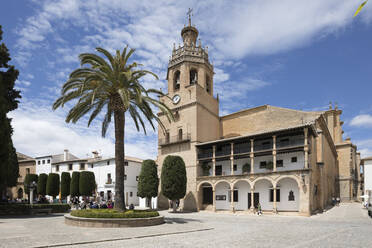 Iglesia de Santa Maria la Mayor auf der Plaza Duquesa de Parcent (Rathausplatz), Ronda, Andalusien, Spanien, Europa - RHPLF05298