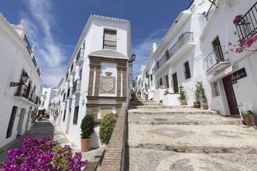 Enge Straßen mit weiß getünchten andalusischen Häusern, Frigiliana, Provinz Malaga, Costa del Sol, Andalusien, Spanien, Europa - RHPLF05316