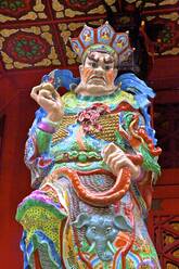 Statue von Virupaksa, einem der vier himmlischen Könige im Wong-Tai-Sin-Tempel, Hongkong, China, Südostasien - RHPLF05324