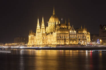 Parlamentsgebäude und Donau bei Nacht, Budapest, Ungarn, Europa - RHPLF05359