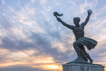 Statue des Befreiungsdenkmals, Zitadelle, Gellertberg, Budapest, Ungarn, Europa - RHPLF05360