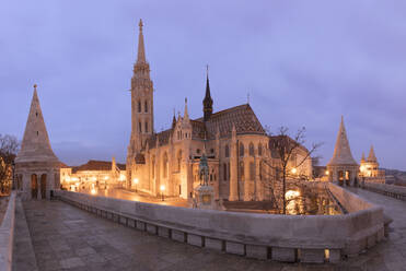Matthiaskirche von der Fischerbastei aus gesehen, Budapest, Ungarn, Europa - RHPLF05364