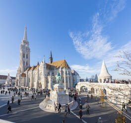 Panoramablick auf die Matthiaskirche und die Fischerbastei, Budapest, Ungarn, Europa - RHPLF05365