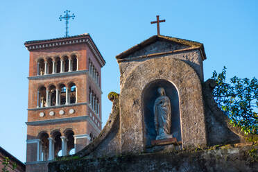 Kirche Sant'Anselmo all'Aventino auf dem Aventin (Nebengebäude des Benediktinerkollegs), Aventinischer Hügel, Rom, Latium, Italien, Europa - RHPLF05560