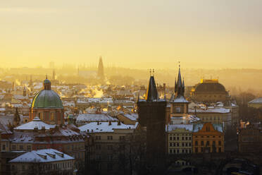 Skyline auf dem Dach der Stadt, Prag, Tschechische Republik, Europa - RHPLF05621