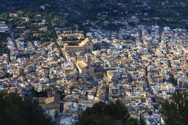 Luftaufnahme der Altstadt und der Kirche Monti Sion, Pollenca, Mallorca, Balearische Inseln, Spanien, Mittelmeer, Europa - RHPLF05645