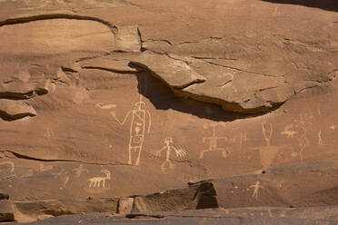 Petroglyphen der Pueblo-Vorfahren, Upper Sand Island, Bears Ears National Monument, Utah, Vereinigte Staaten von Amerika, Nordamerika - RHPLF05672