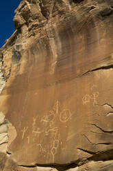 Petroglyphen der Pueblo-Vorfahren, Upper Sand Island, Bears Ears National Monument, Utah, Vereinigte Staaten von Amerika, Nordamerika - RHPLF05673