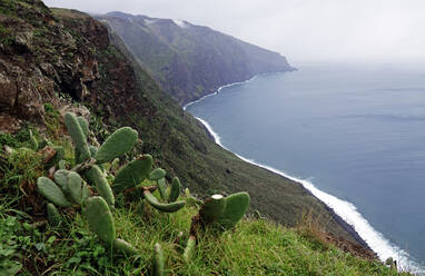 Blick nach Süden vom Leuchtturm Ponta do Pargo, dem westlichsten Punkt von Madeira, Portugal, Atlantik, Europa - RHPLF05677