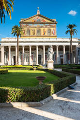 Die päpstliche Basilika St. Paul vor den Mauern (Basilica Papale di San Paolo fuori le Mura), Rom, Latium, Italien, Europa - RHPLF05757