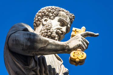Statue of St. Peter in front of St. Peter's Basilica, Vatican City, Rome, Lazio, Italy, Europe - RHPLF05769