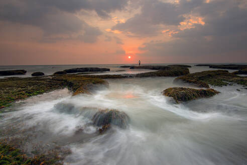 Sonnenuntergang am Strand von Laguna, Bali, Indonesien, Südostasien, Asien - RHPLF05791