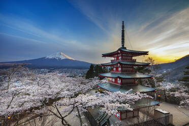 Chureito-Pagode im Arakurayama Sengen Park, Fujiyoshida, Präfektur Yamanashi, Honshu, Japan, Asien - RHPLF05964