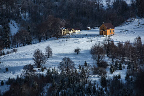 Winterlandschaft in den Karpaten bei Brasov, Kreis Brasov, Rumänien, Europa - RHPLF06001