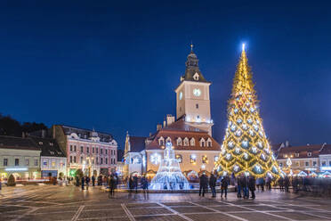 Brasov bei Nacht auf Silvester, Brasov, Kreis Brasov, Rumänien, Europa - RHPLF06006