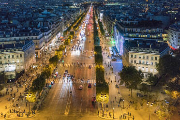 Avenue des Champs-Elysees bei Nacht, Paris, Frankreich, Europa - RHPLF06043