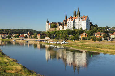 Blick über die Elbe auf Schloss und Dom Albrechtsburg, Meißen, Sachsen, Deutschland, Europa - RHPLF06066