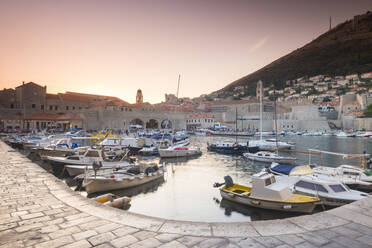 Hafen von Dubrovnik, UNESCO-Weltkulturerbe, Dubrovnik, Kroatien, Europa - RHPLF06119